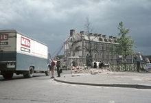 117595 Gezicht op de sloop van de Van Sypesteynkazerne (Leidseweg 22) te Utrecht, vanaf de Dambrug.